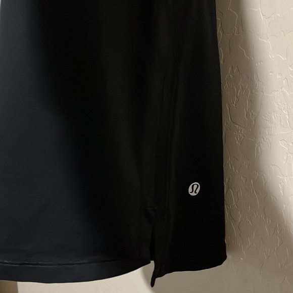 Lululemon Cross Back Yoga Tank w/ built in bra Black Size 4 - Picture 8 of 8